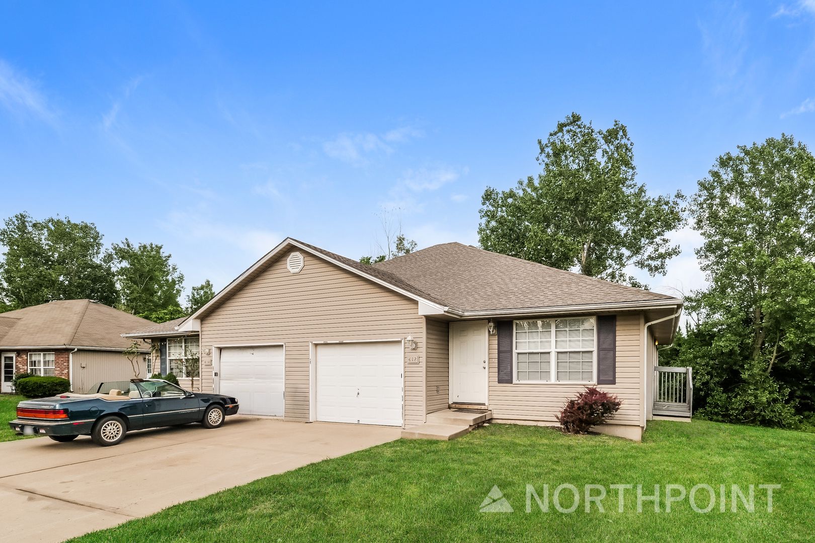Grain Valley House: 412 NW Woodbury Dr