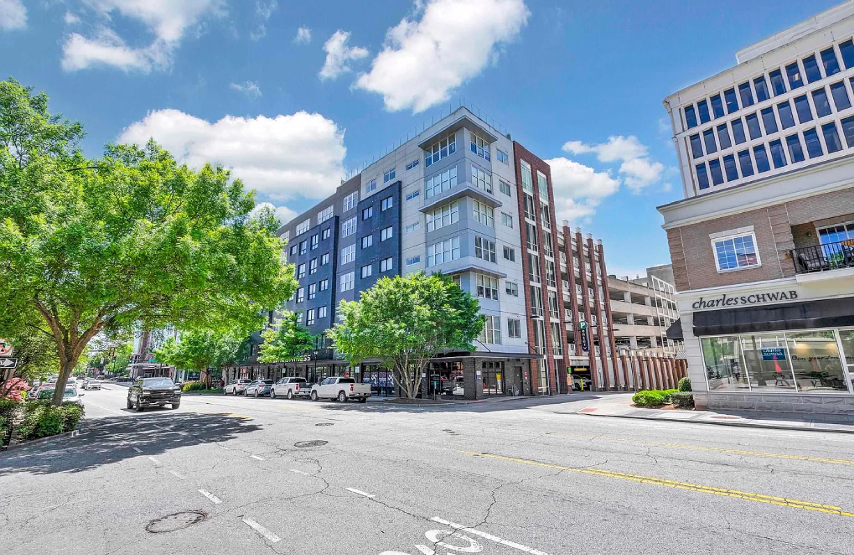 Greenville House: 100 E Washington St Apt 25