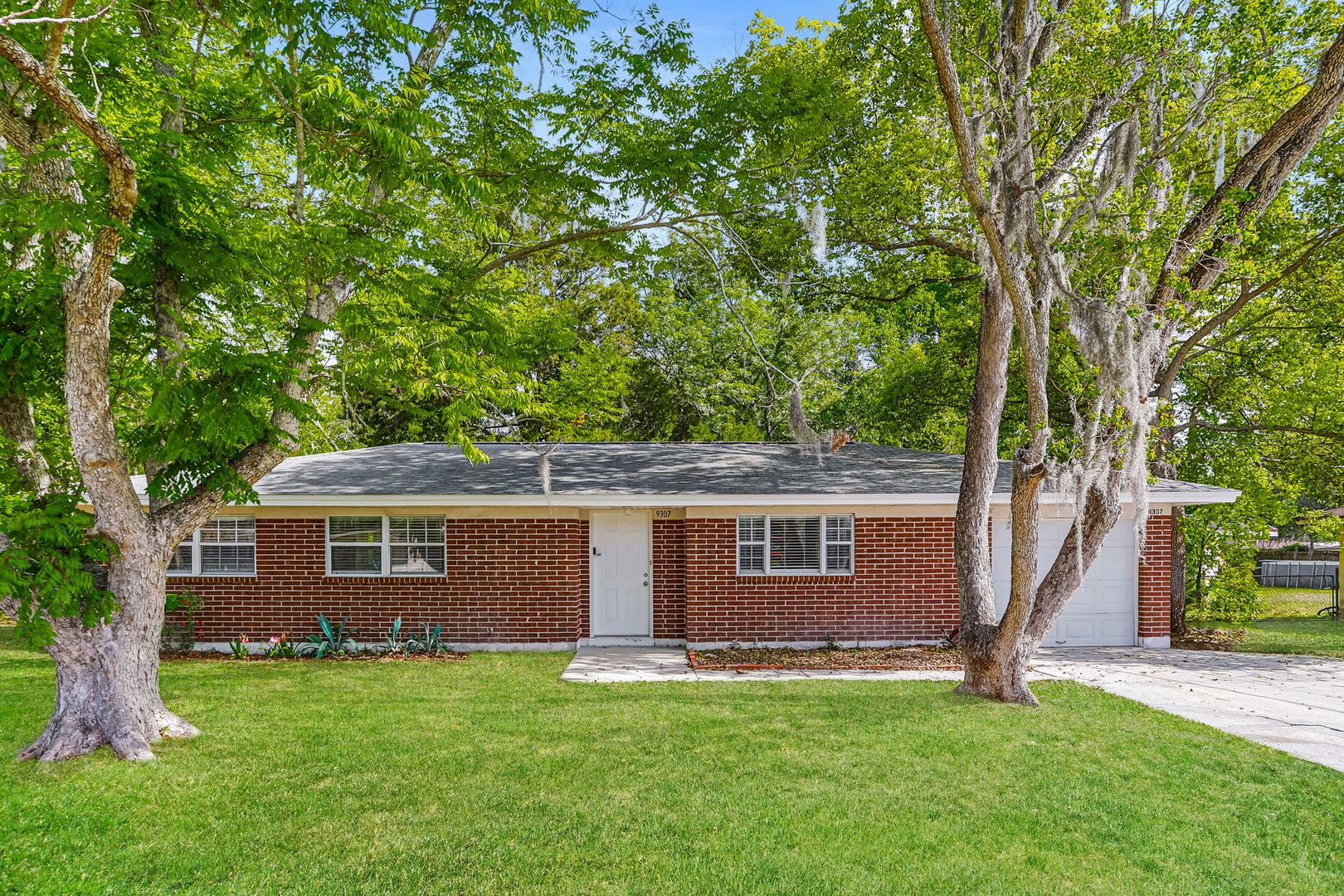 Jacksonville House: 9307 Ida St