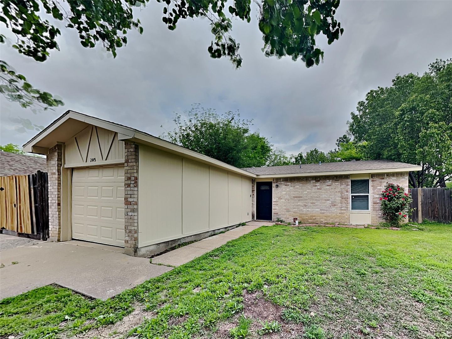 Fort Worth House: 2445 Mcadoo Ln