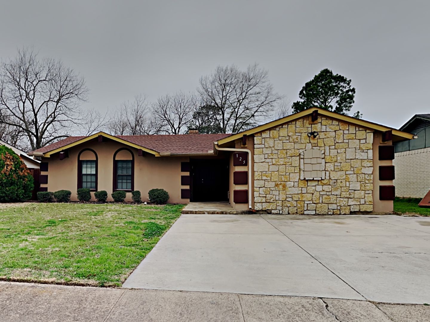 Denton House: 125 Bellaire Dr