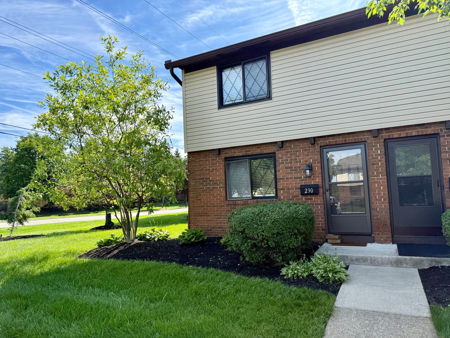 Westerville House: 230 Nottingham Ct