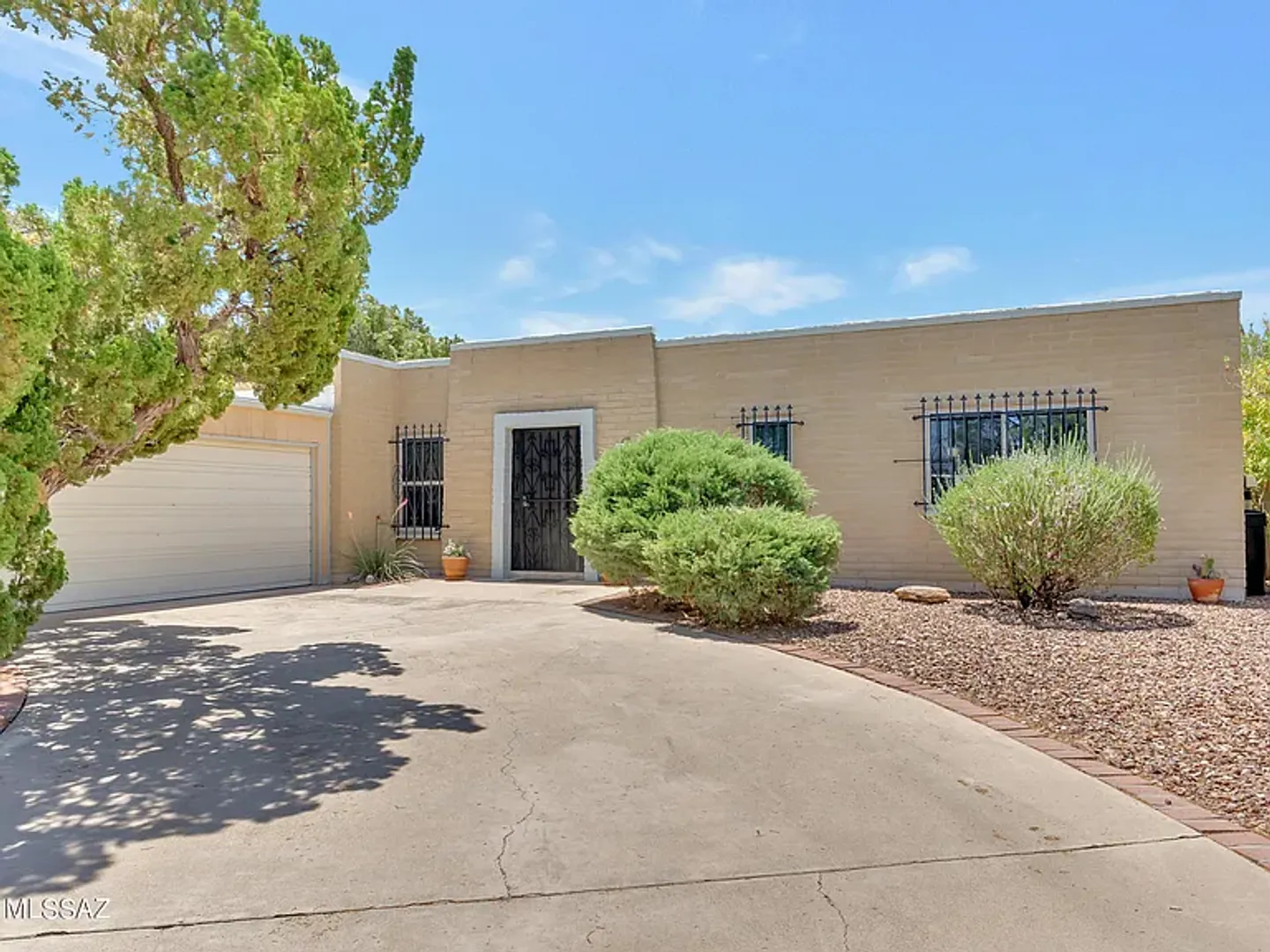 Tucson House: 9060 E Bluefield St