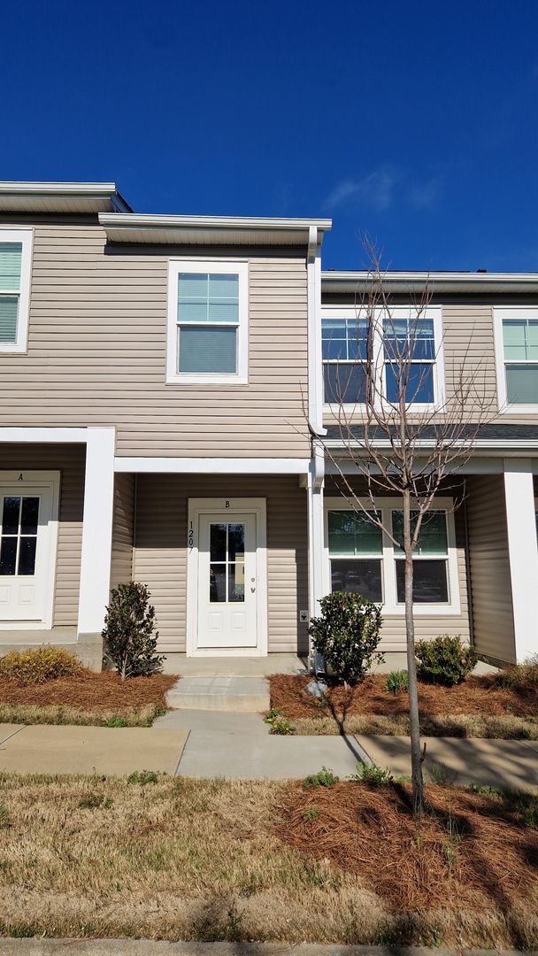 Mooresville Townhome: 1207 Pine St