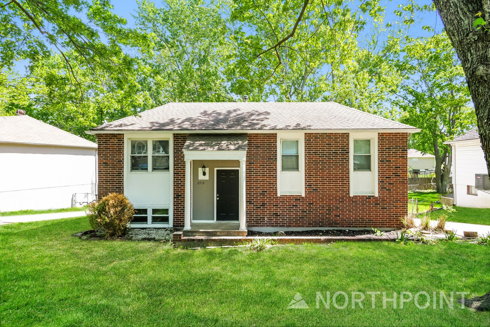 Blue Springs House: 2713 NW Pembroke Pl
