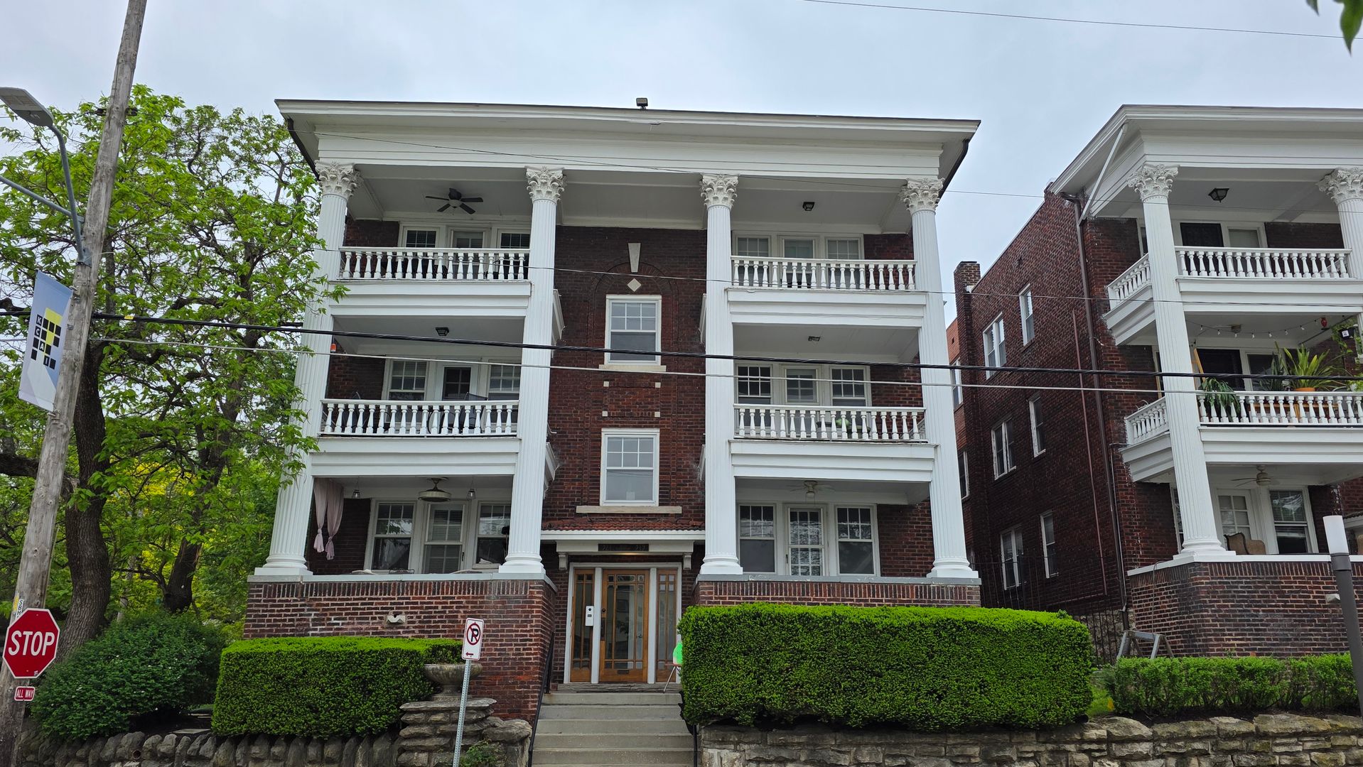 Kansas City House: 319 E 43rd St Apt 1