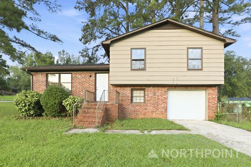 3-Bedroom, 2 Bath Single Family for Rent in Jonesboro, GA | 1-Car Garage Parking | Fenced yard – photo 1