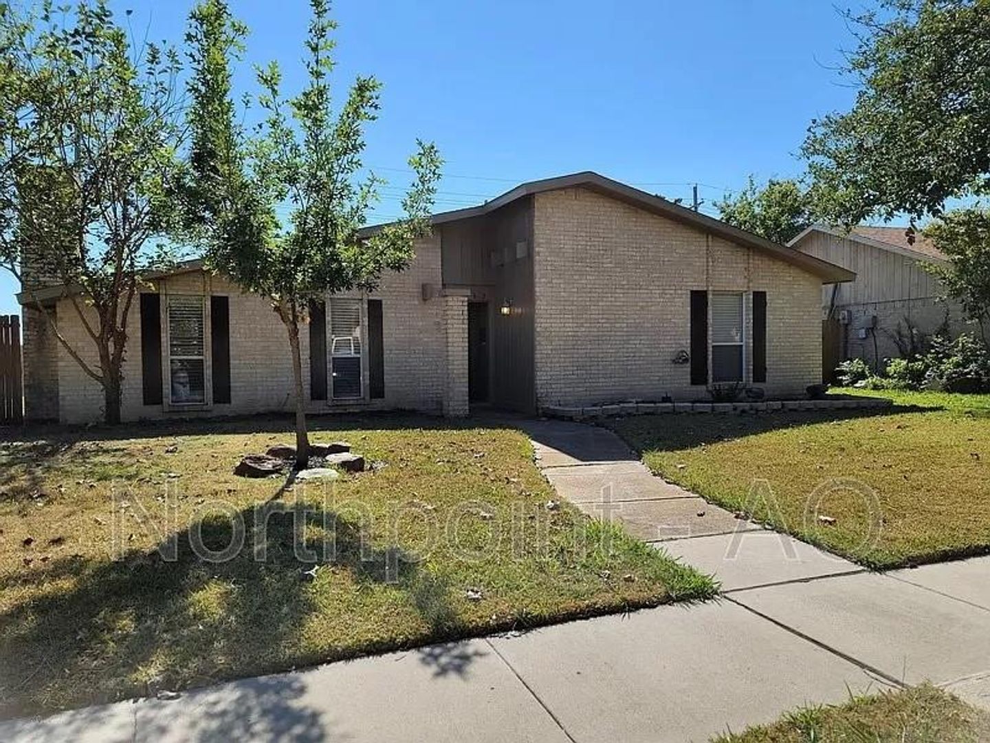 Lewisville House: 1362 Applegate Dr