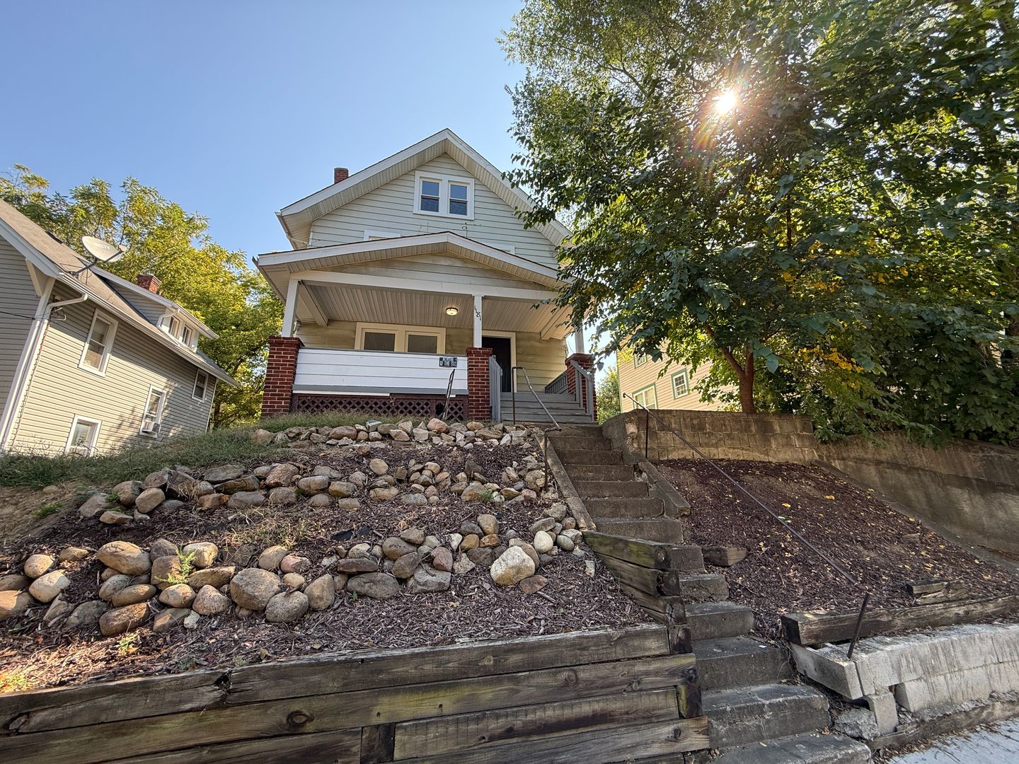 Akron House: 1181 Pondview Ave
