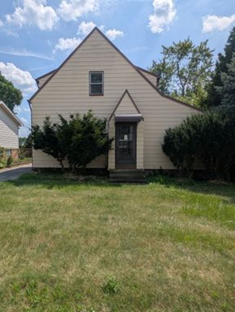 Maple Heights Apartment: 15414 Corkhill Rd