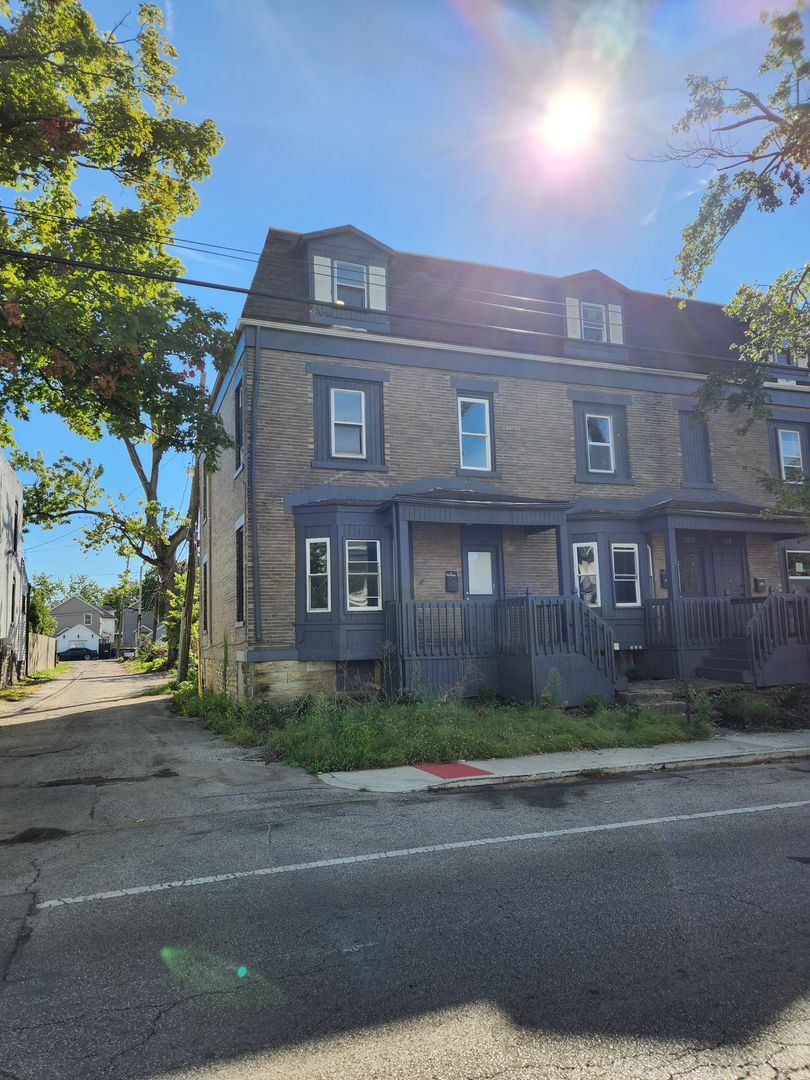 Columbus Townhome: 122 S Champion Ave