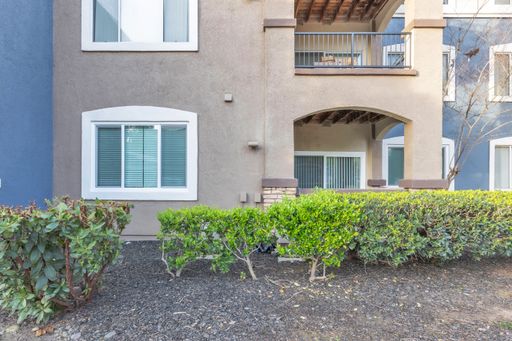 2-Bedroom, 2 Bath Condo for Rent in Roseville, CA | Community Pool & Modern Kitchen – photo 1