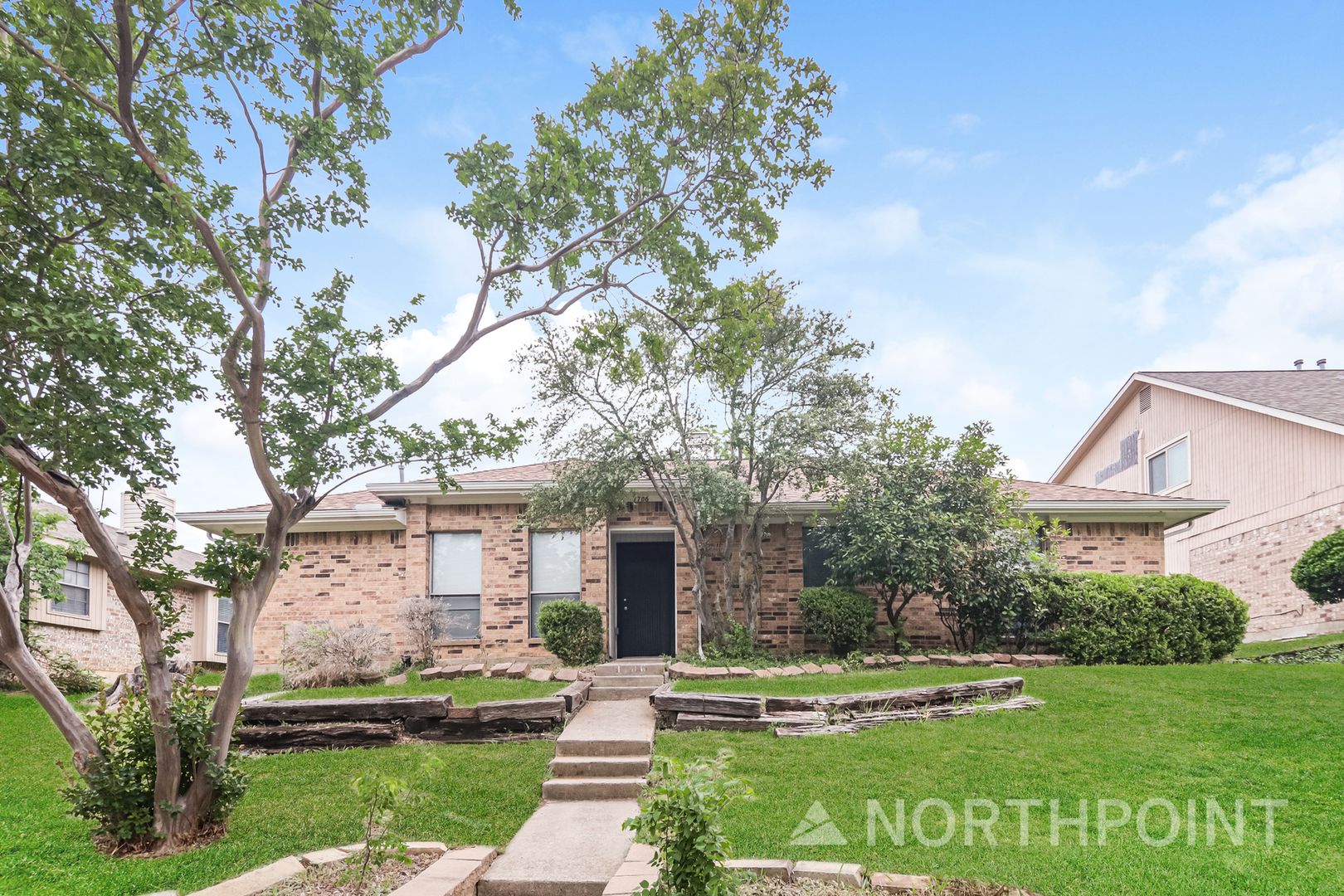 Carrollton House: 1706 Saint James Dr