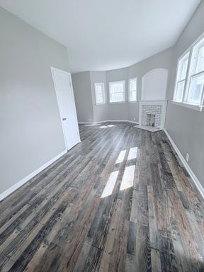 Welcome to this charming newly renovated 1-bedroom, 1-bath home – photo 1