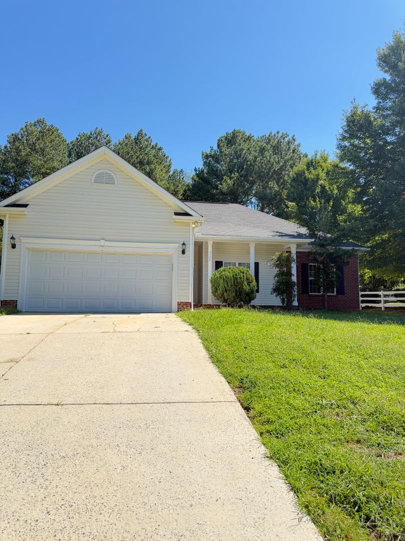 Charlotte House: 5704 Kemp Mundy Ln