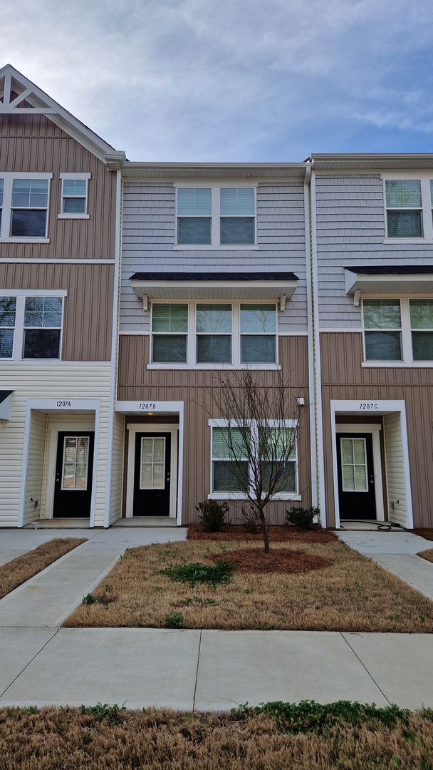 Mooresville Townhome: 1207 Briarhill Rd