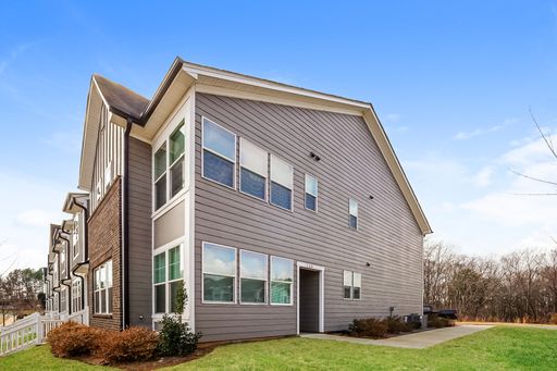 3-Bedroom, 2.5 Bath End Unit Townhome for Rent in Mooresville, NC | Attached Garage & Modern Kitchen – photo 1