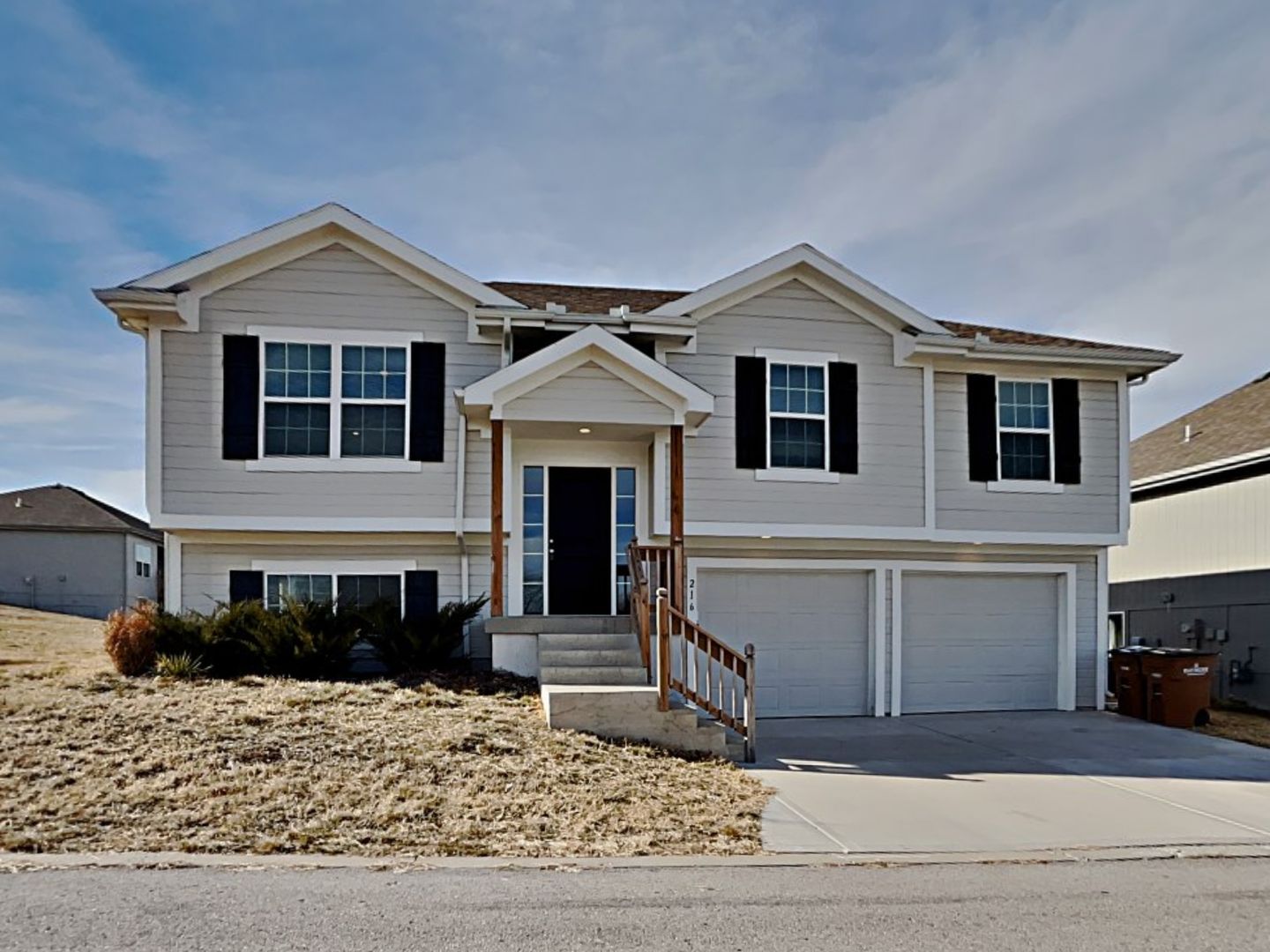 Raymore House: 216 Coleen Dr