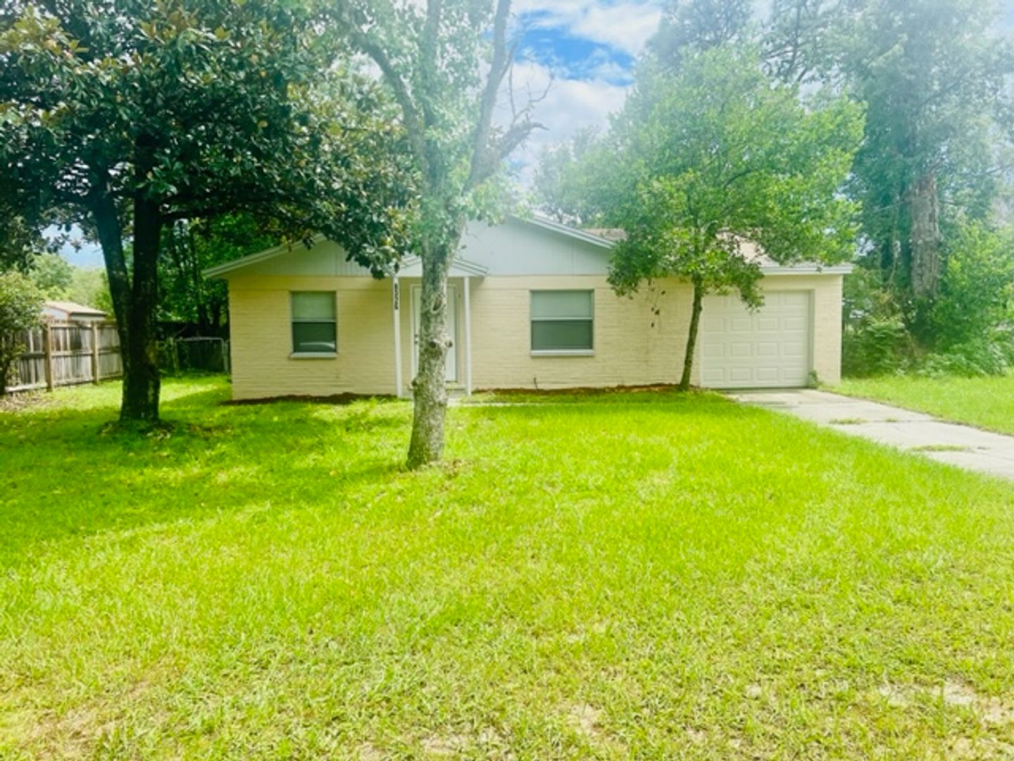 Jacksonville House: 8326 Walden Rd E