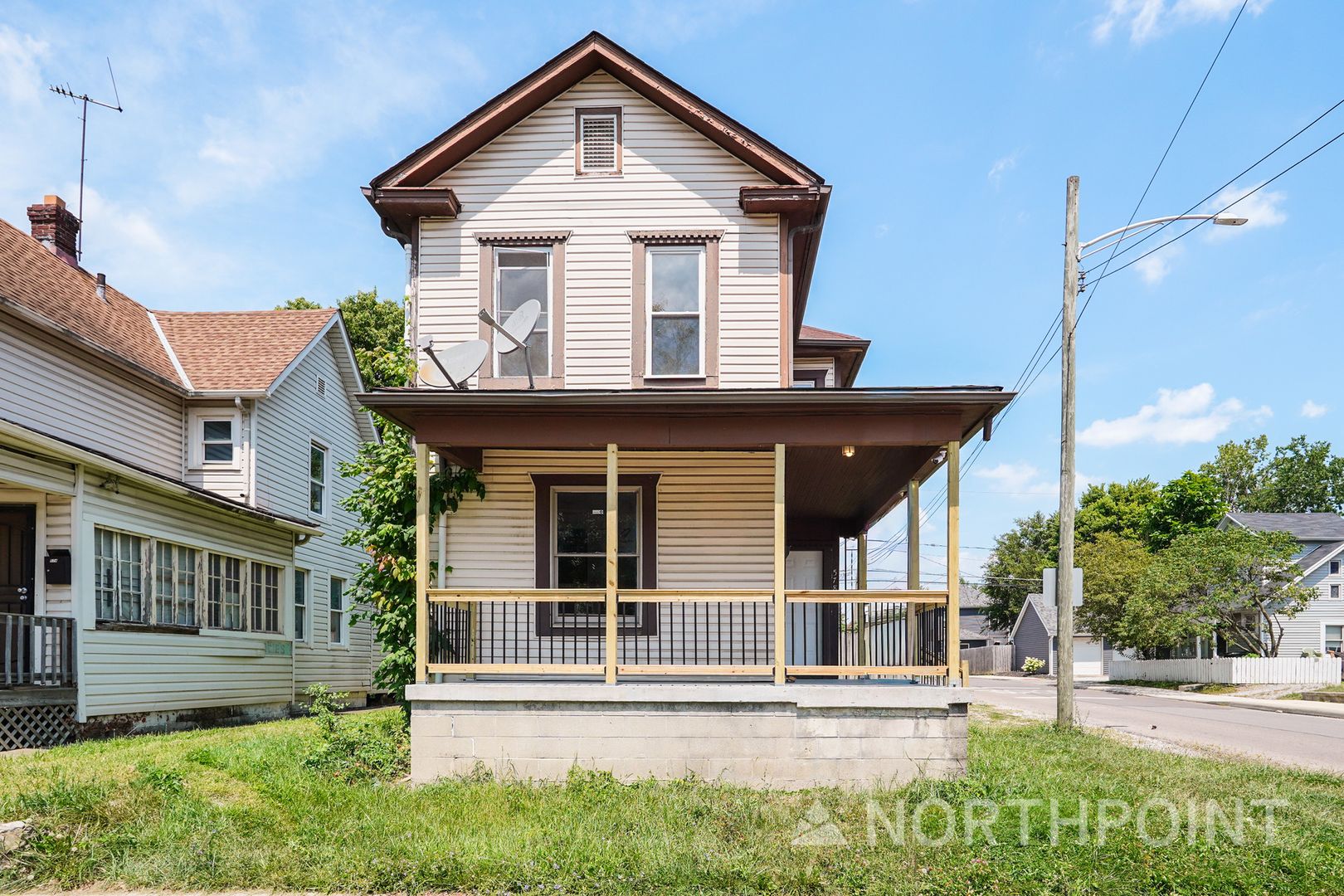 Columbus House: 578 Stewart Avenue