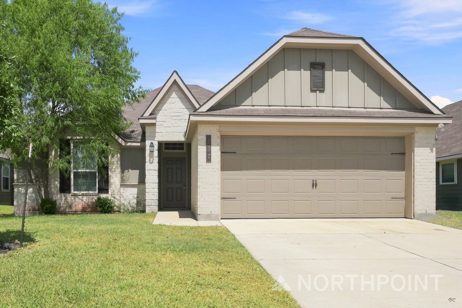 Montgomery House: 137 Colbys Way