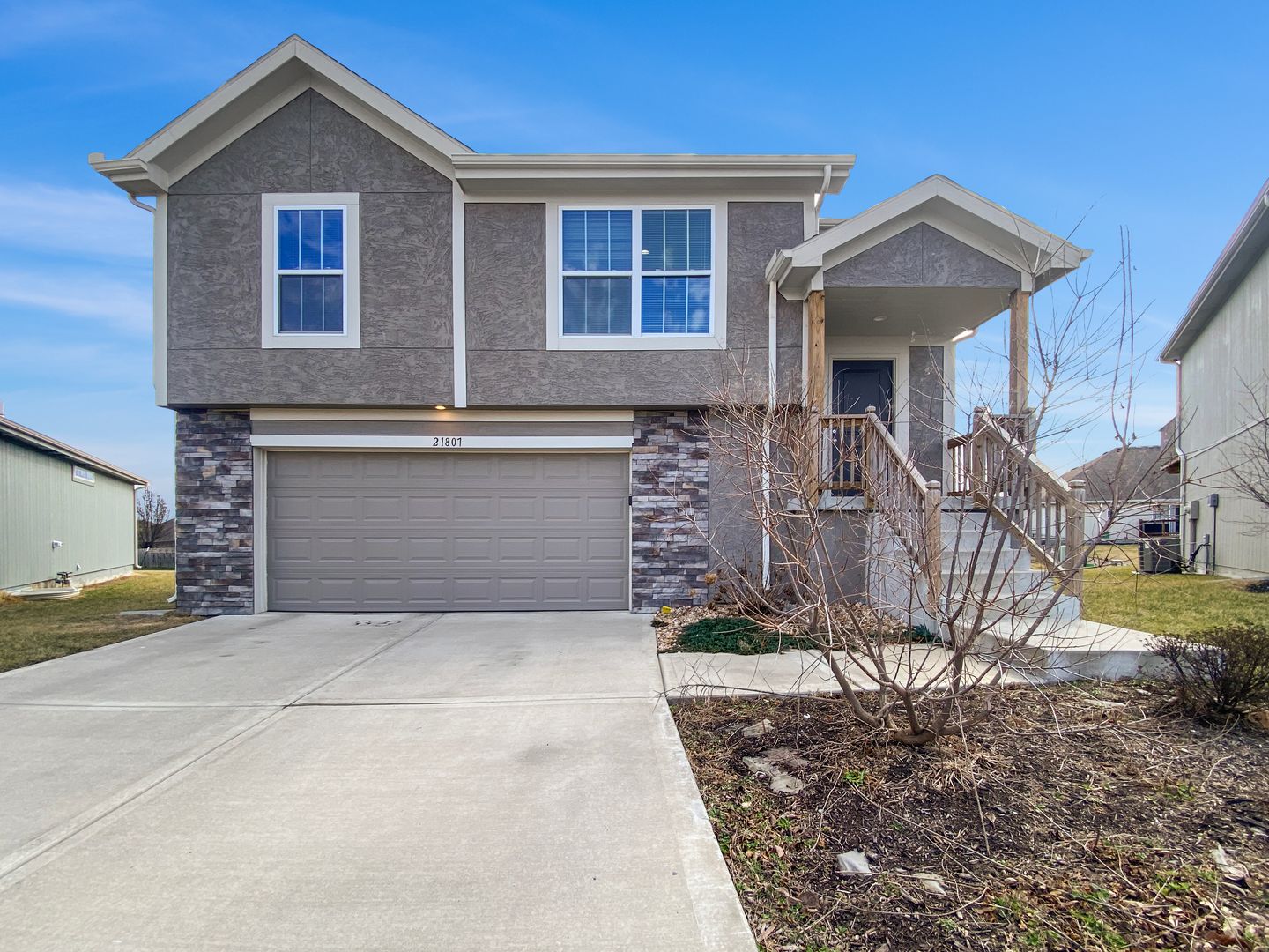 Peculiar House: 21807 Lucca Cir