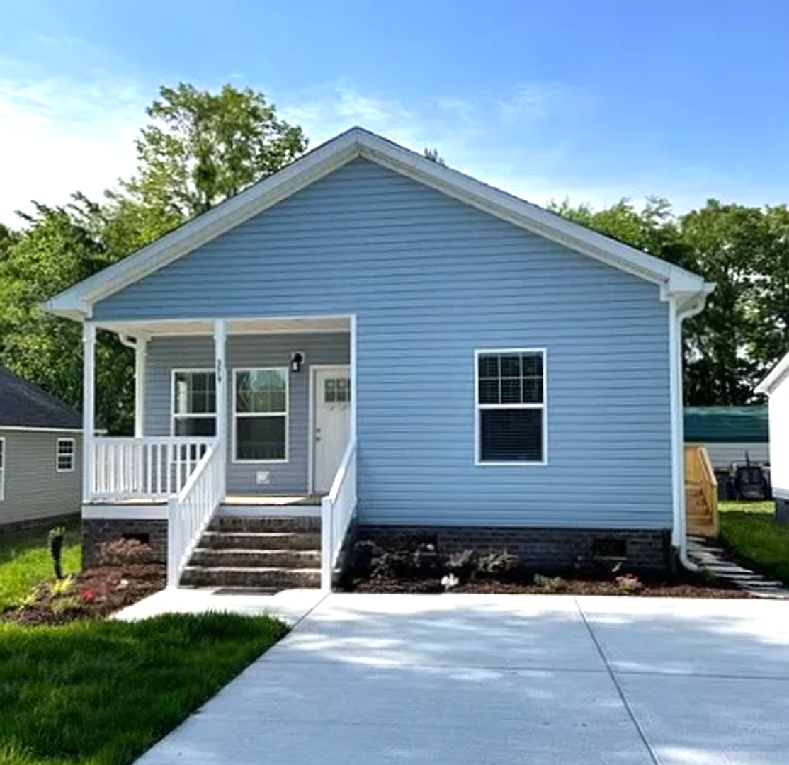 Rock Hill House: 379 Blanche Cir