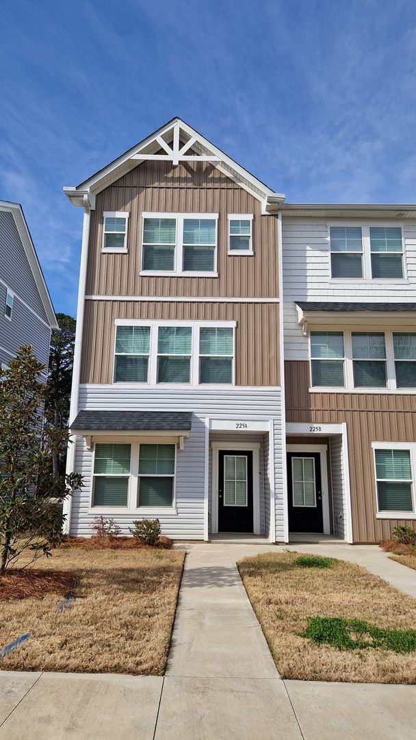 Mooresville Townhome: 225 Kennerly Ave