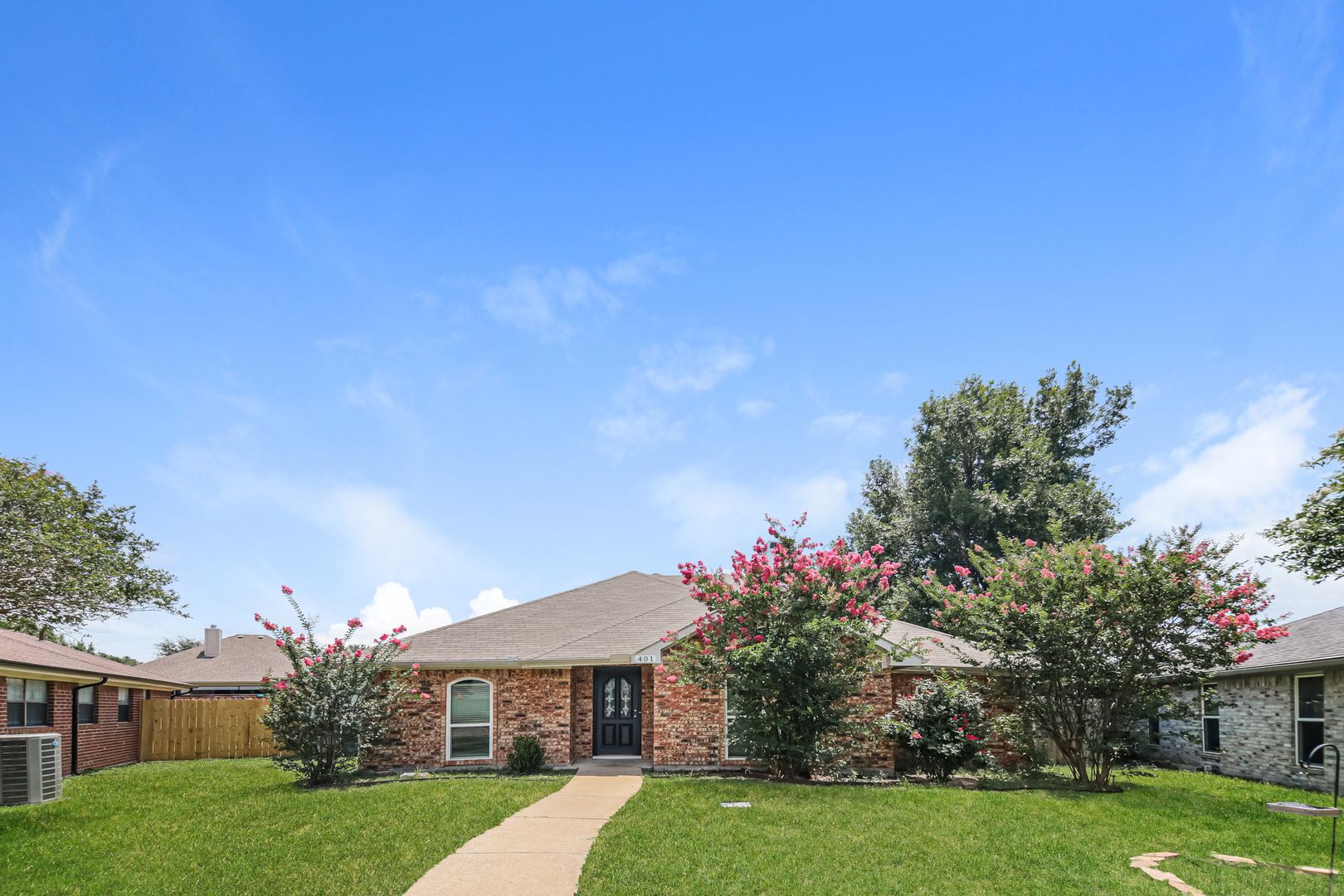 Wylie House: 401 Kathy Ln