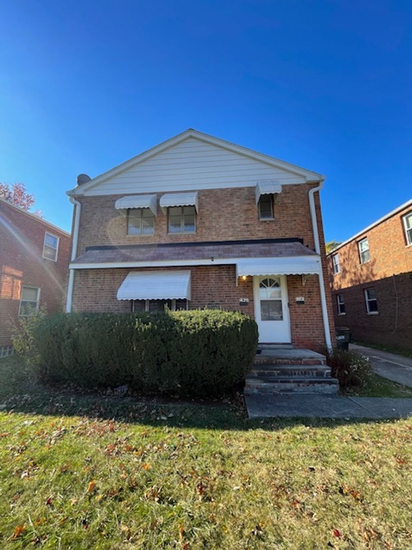 Euclid Apartment: 420 E 222nd St