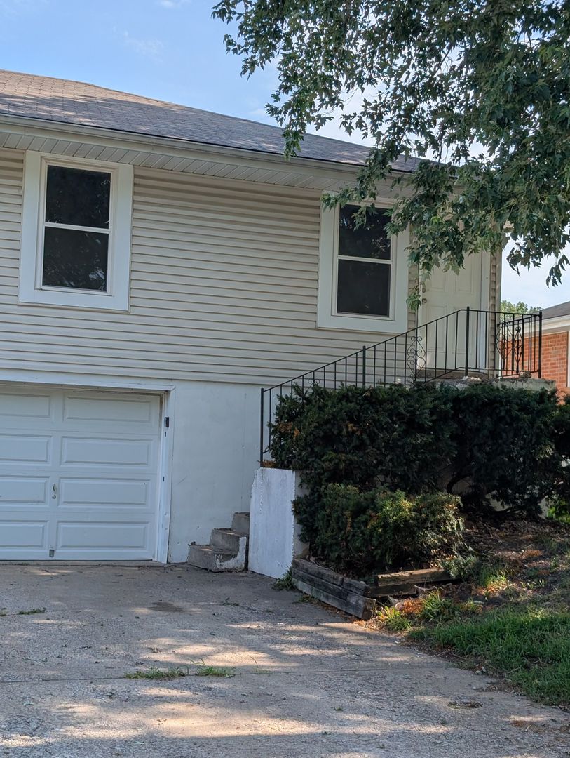 Oak Grove Apartment: 116 SW 21st St