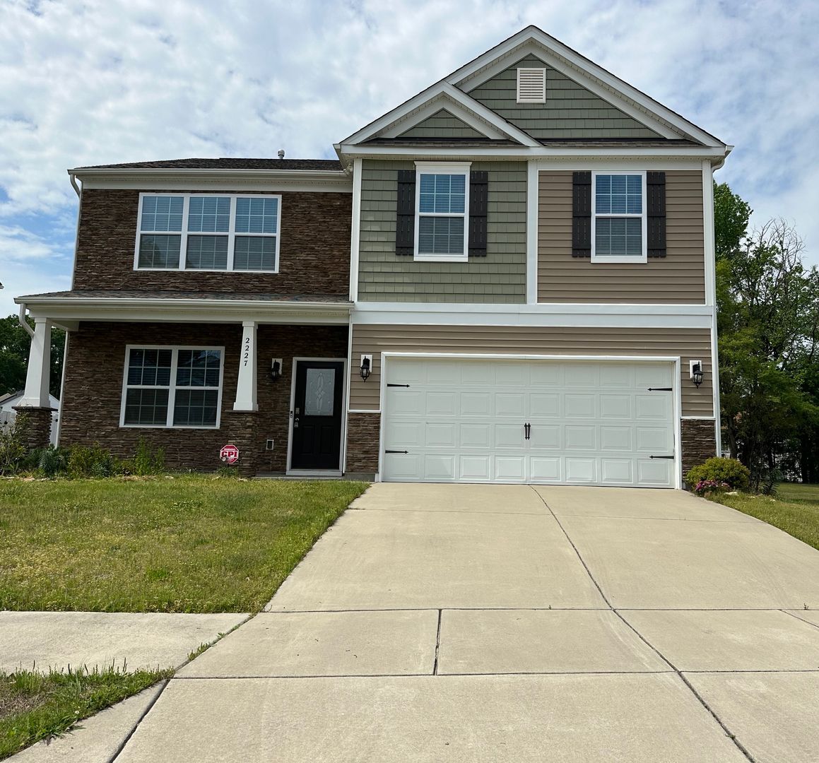 Charlotte House: 2227 Apple Glen Ln