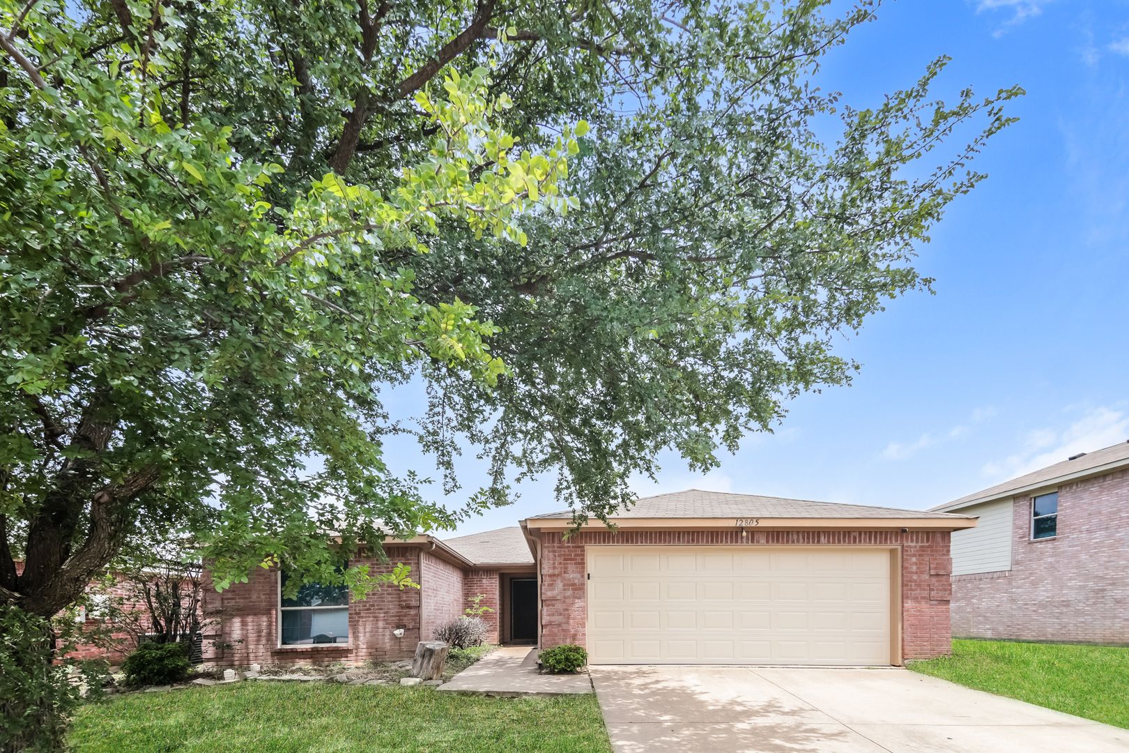 Balch Springs House: 12805 Dove Field Ln