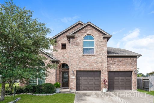 4 BR/3.5BA | Newly Renovated Single Family Home | Fenced backyard | Study & Game Room | In Grand Oaks – photo 1