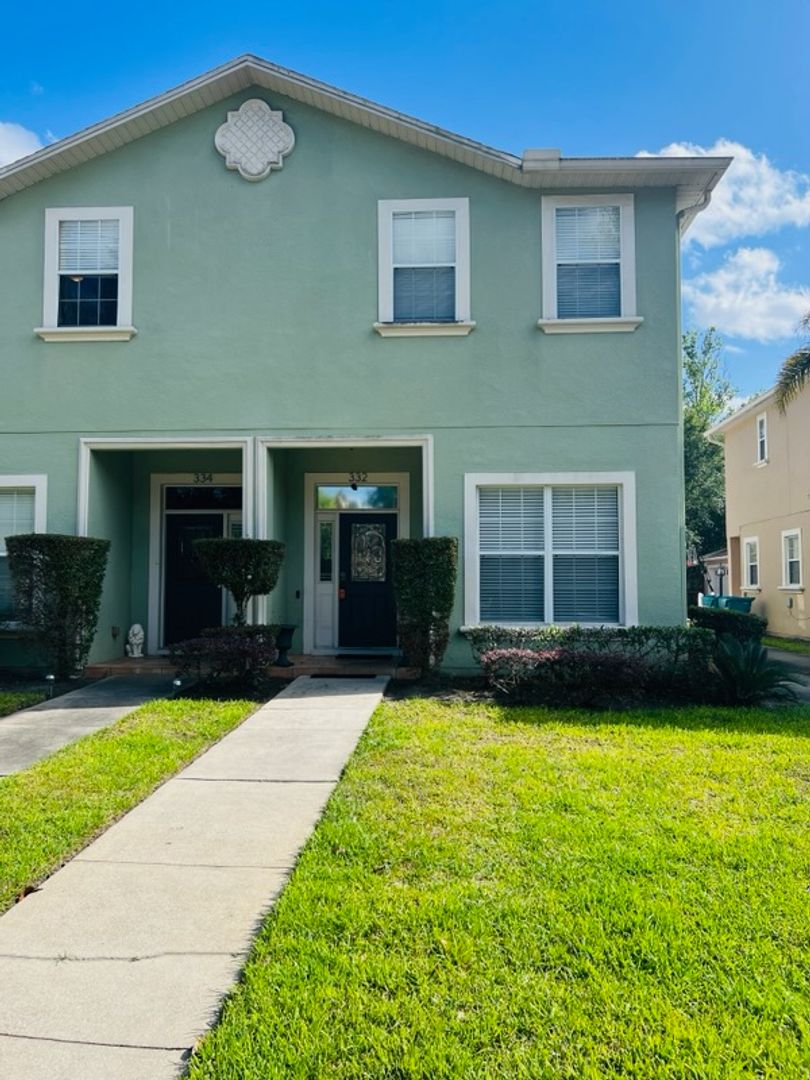 Orlando Townhome: 332 E Kaley St