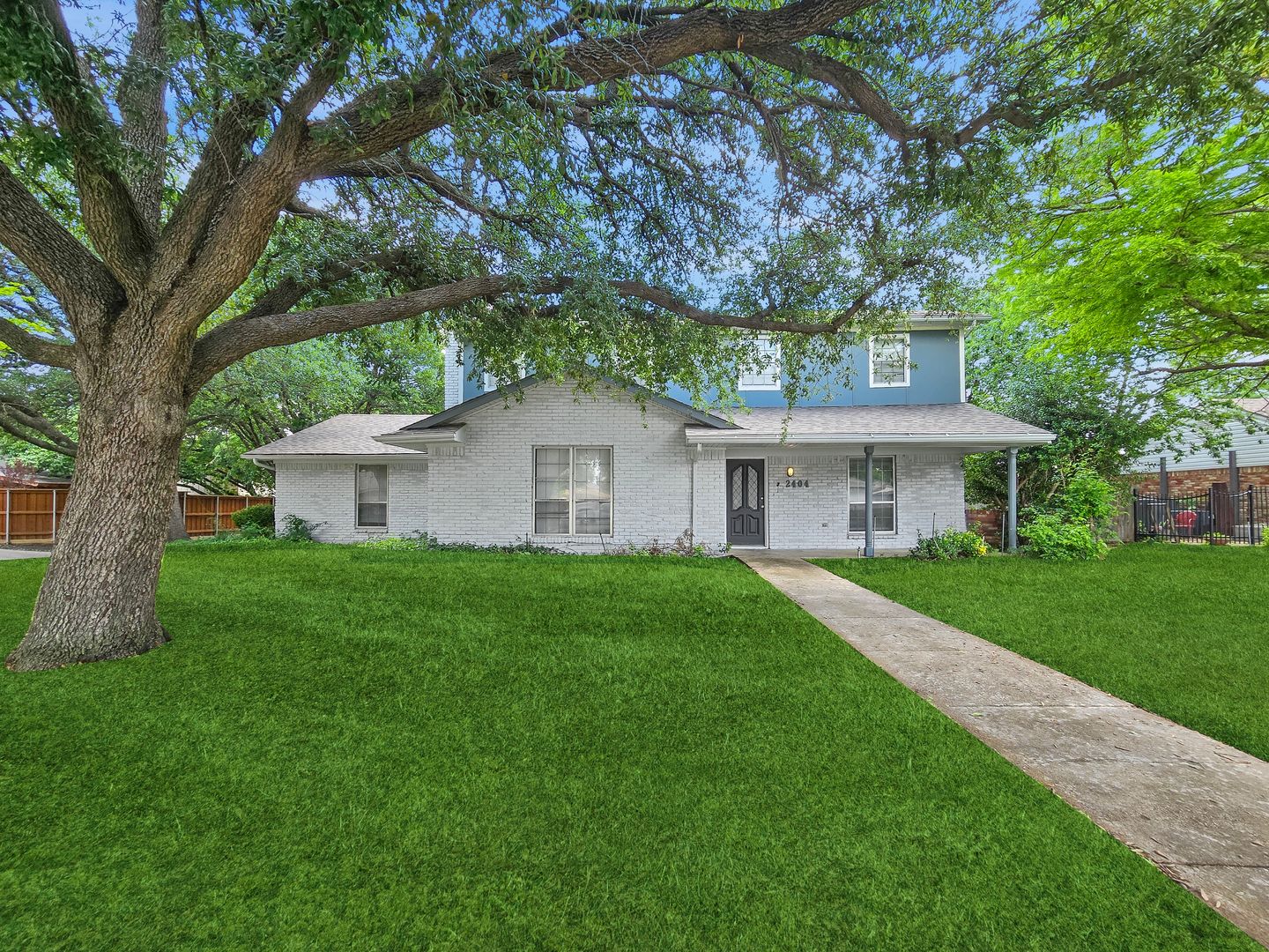 Plano House: 2404 Dalgreen Dr