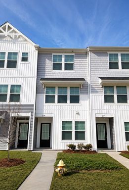 3-Bedroom, 3.5 Bath Townhome for Rent in Mooresville, NC | Attached Garage & Modern Kitchen – photo 1
