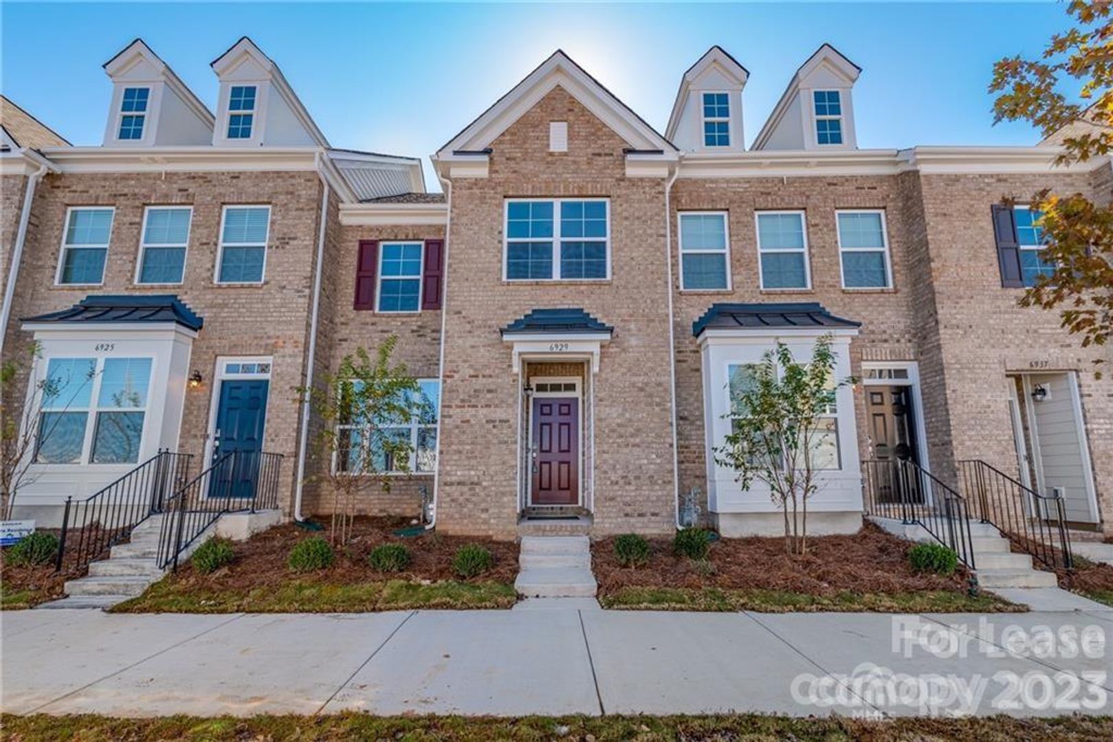 Charlotte House: 6929 Walnut Branch Ln