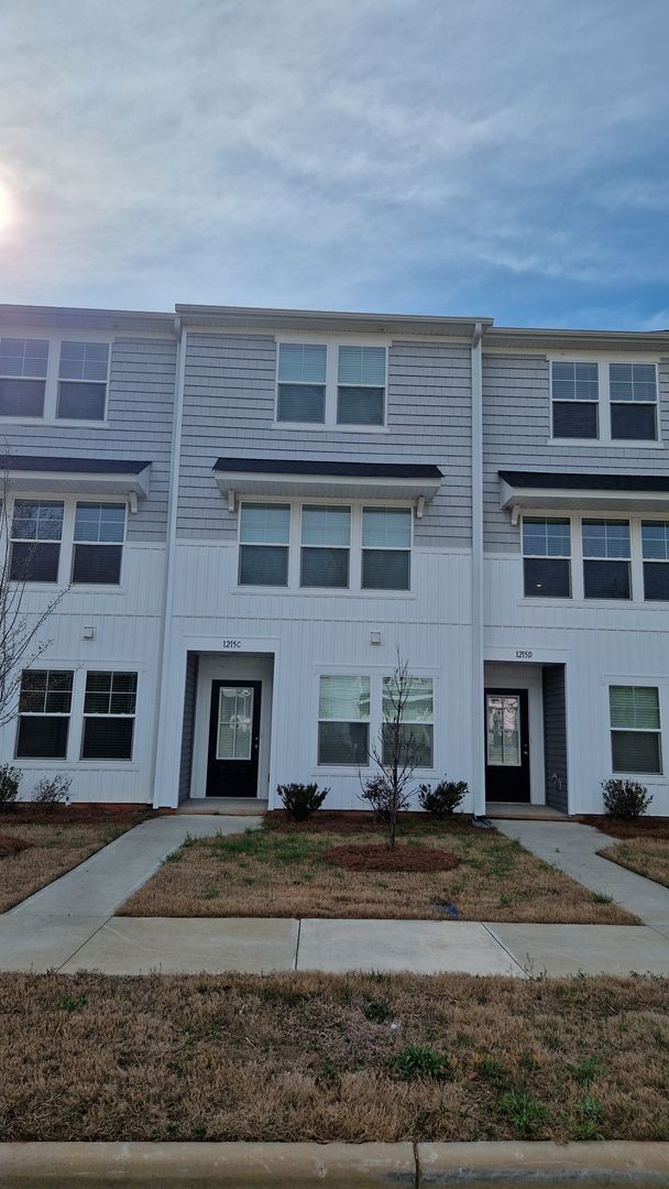 Mooresville Townhome: 1215 Briarhill Rd