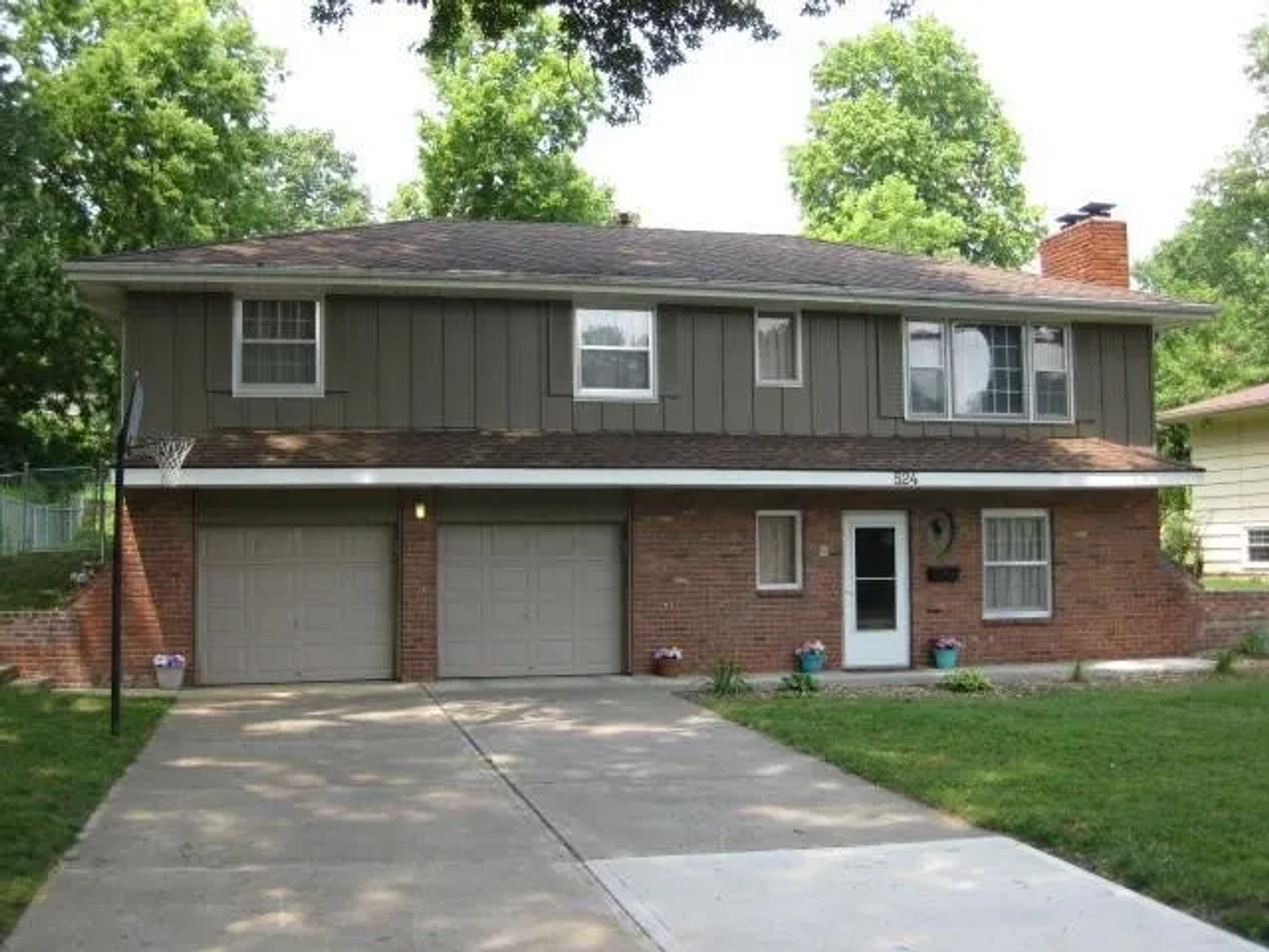 Independence House: 524 E Linwood Ave