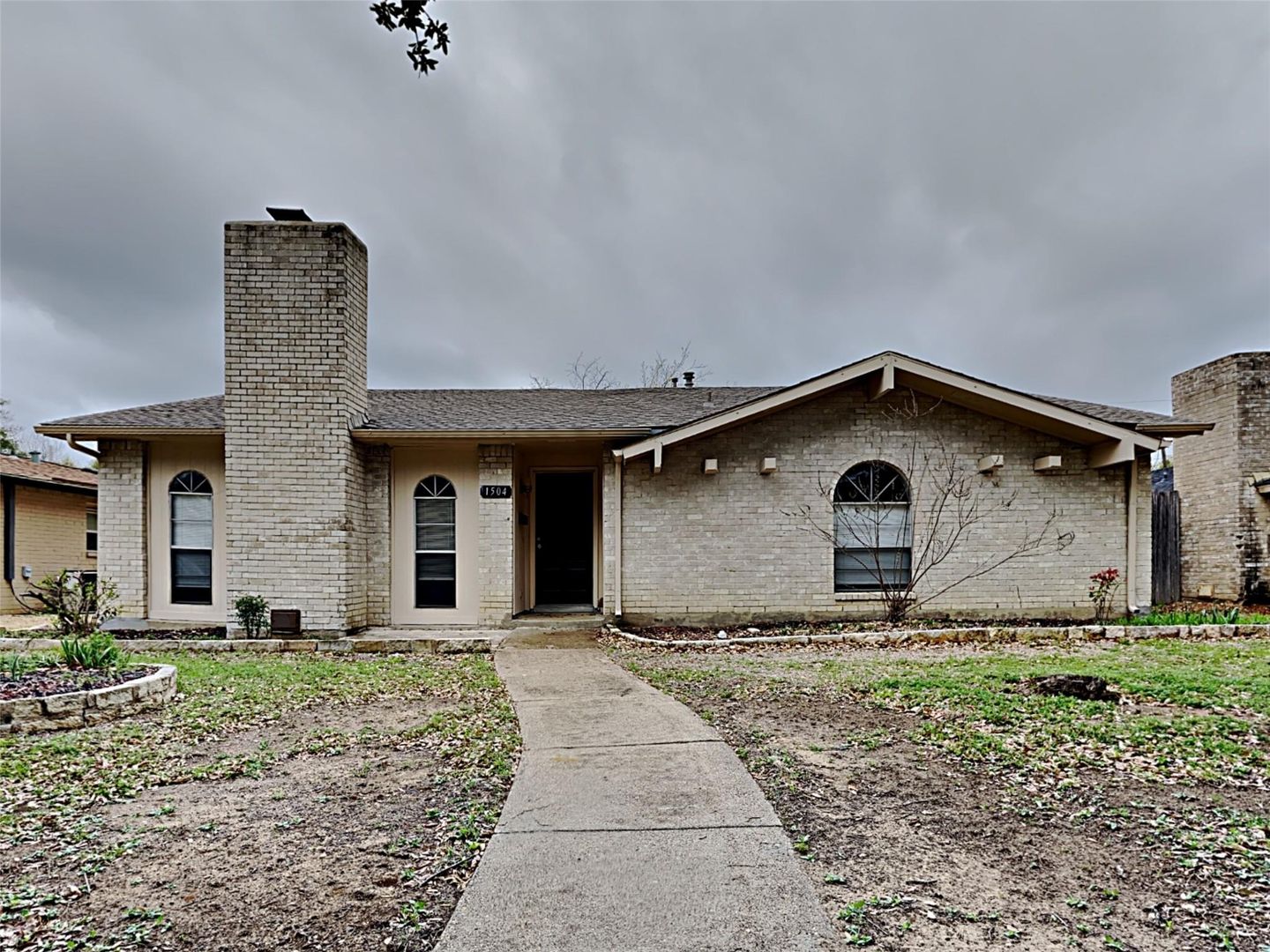 Lewisville House: 1504 Carnation Dr