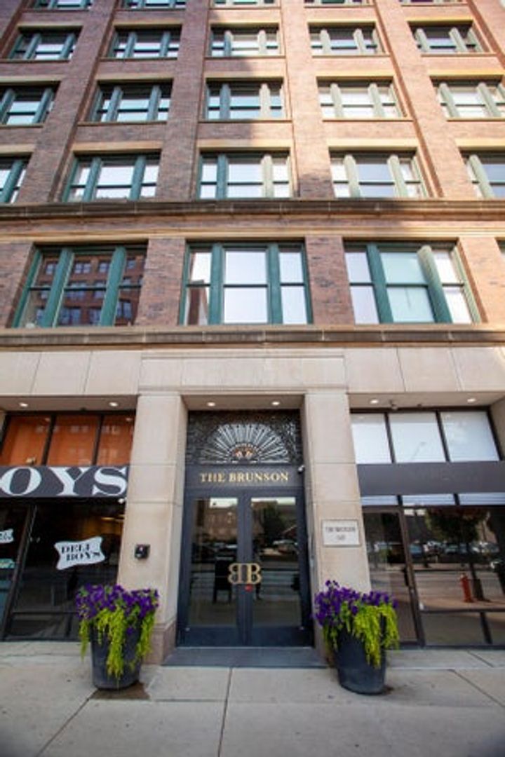 Columbus Apartment: 160 N Wall St Apt 202