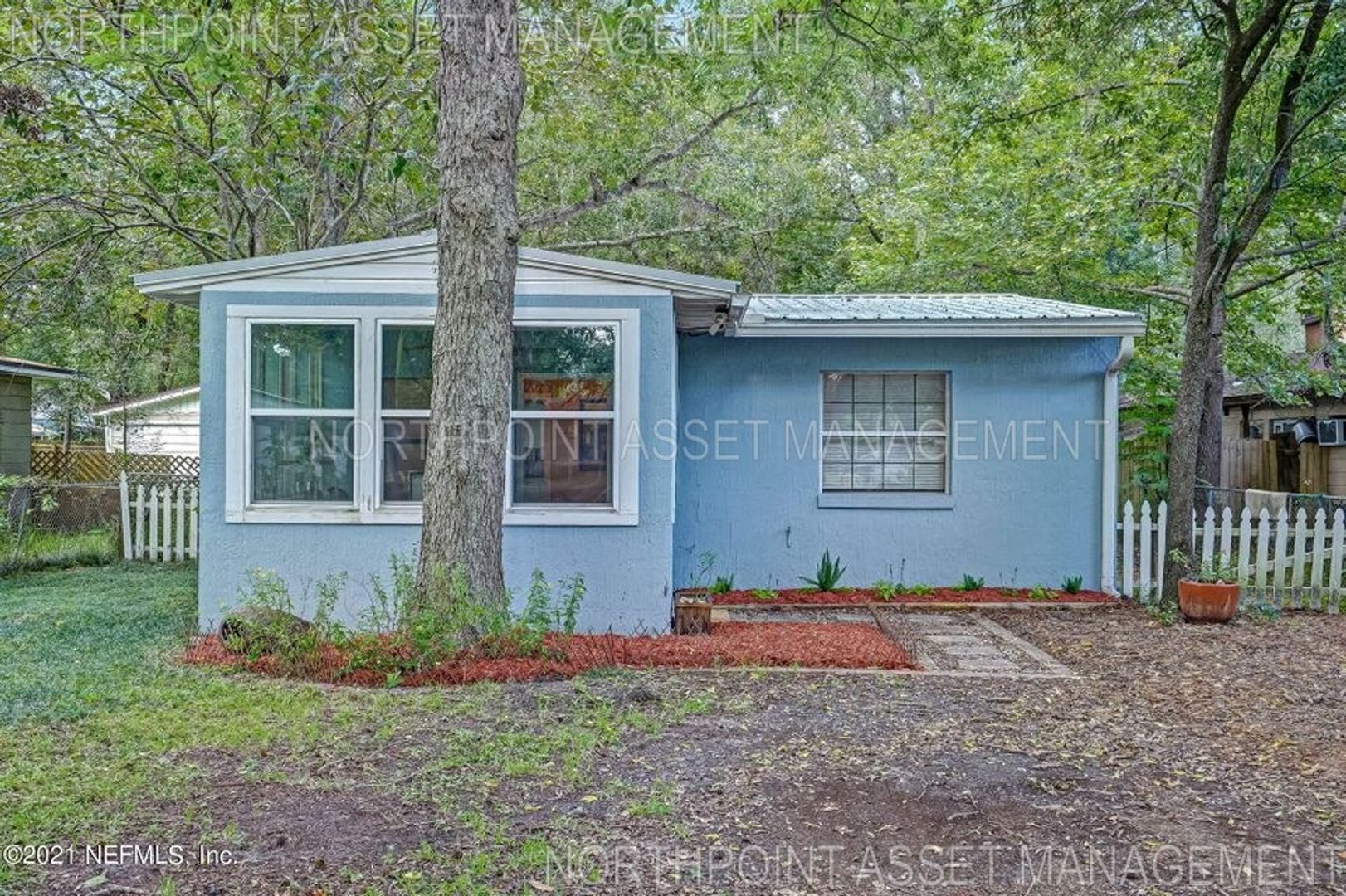 Jacksonville House: 619 Comet St