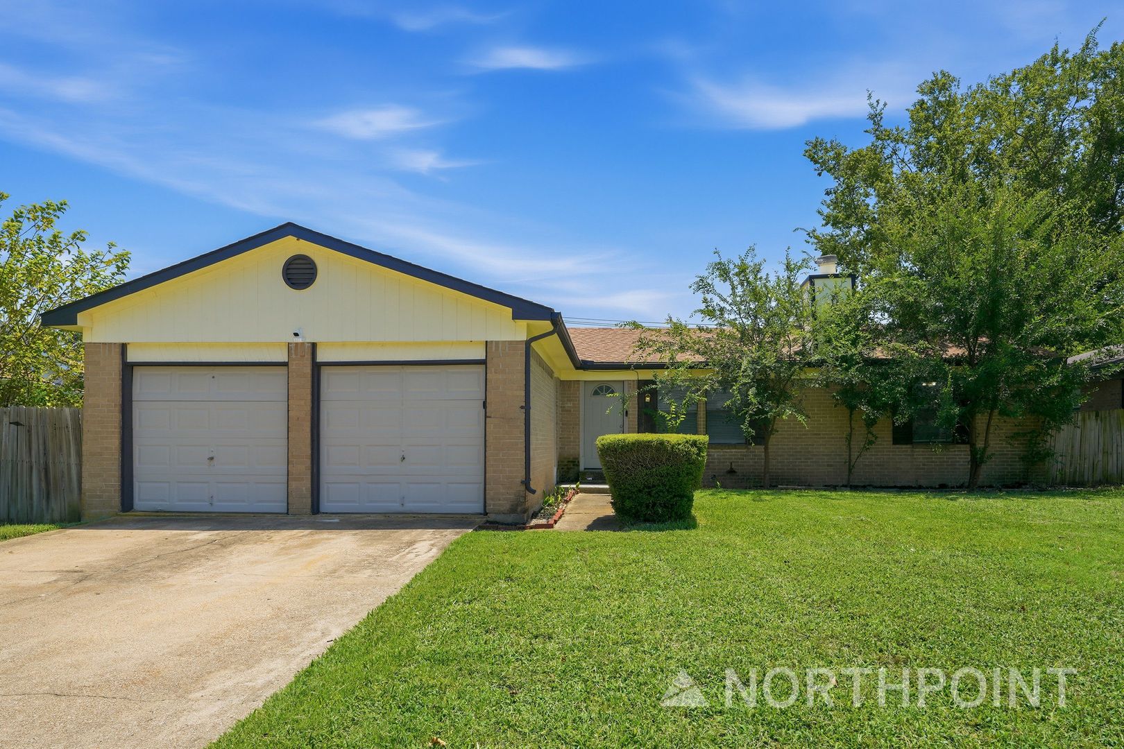 Burleson House: 820 Hollow Creek Rd