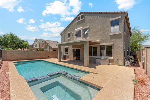 4-Bedroom, 3 Bath Single Family for Rent in Phoenix, AZ | Attached Garage & Private Pool! – photo 1