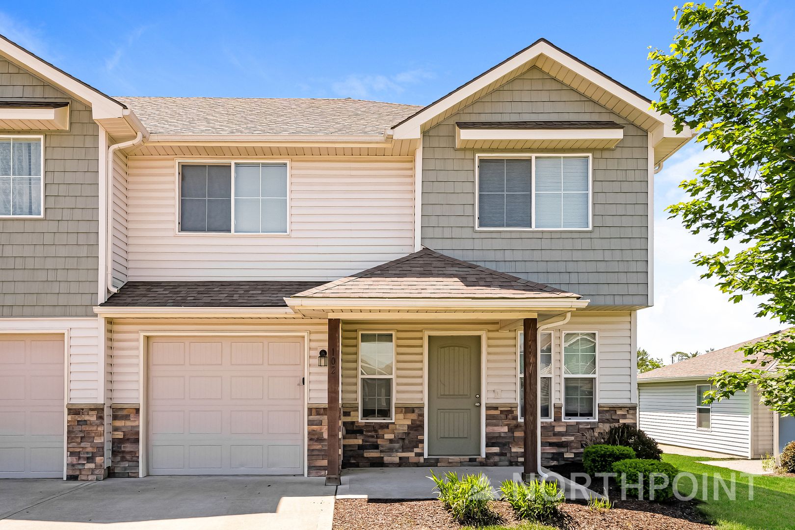 Blue Springs House: 102 SW Rose St