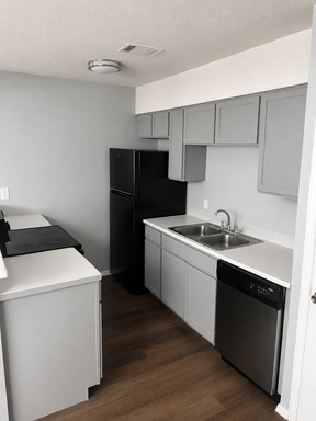 1BR/1BA | Newly Renovated Unit | Open Parking | In Austin! – photo 1
