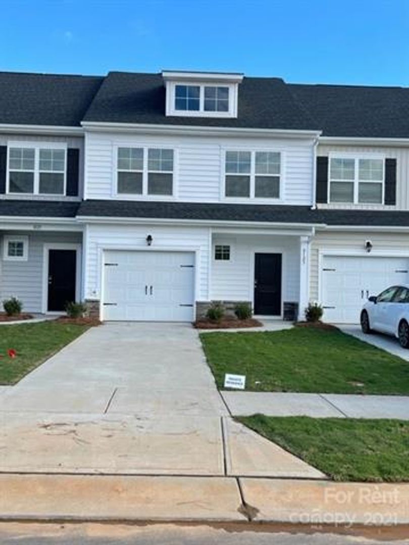 Terrell House: 8141 Sheffield Dr