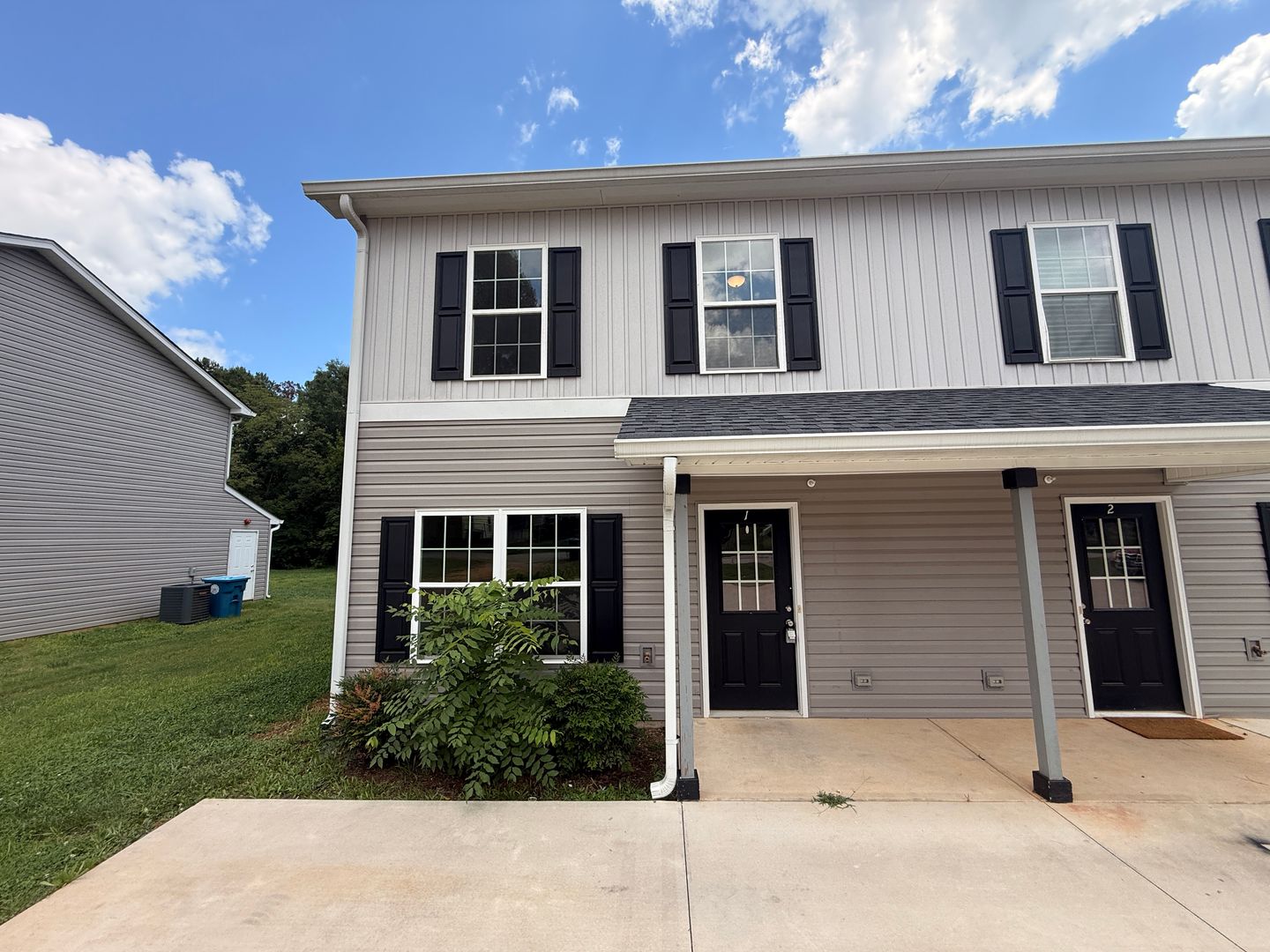 Salisbury Apartment: 1207 Davis St