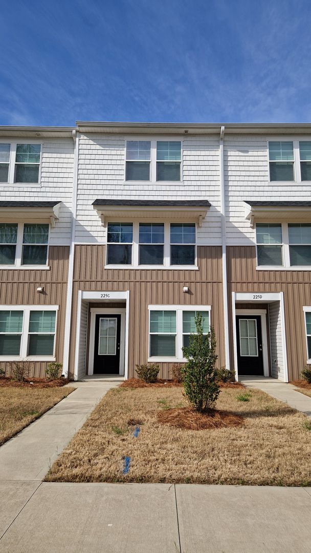 Mooresville Townhome: 225 Kennerly Ave